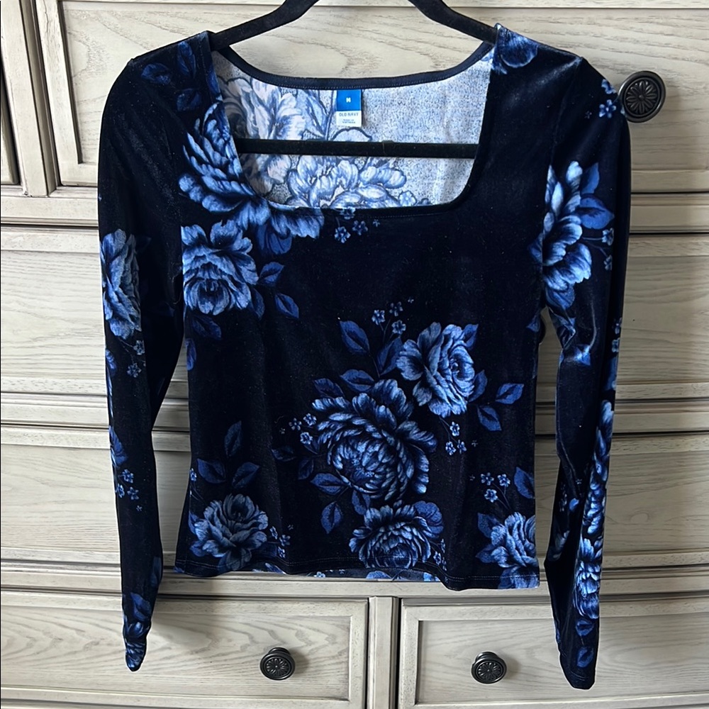 Old Navy Black and Blue Floral Fitted Long Sleeve Velvet Blouse